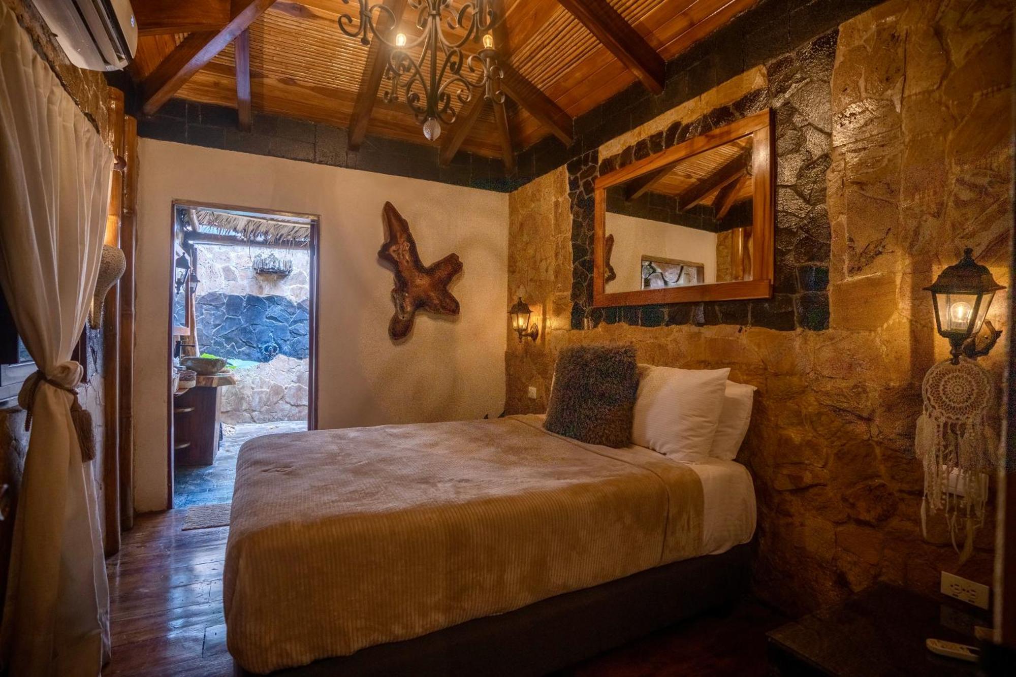 Ocho Artisan Bungalows (Adults Only) 塔马林多 外观 照片