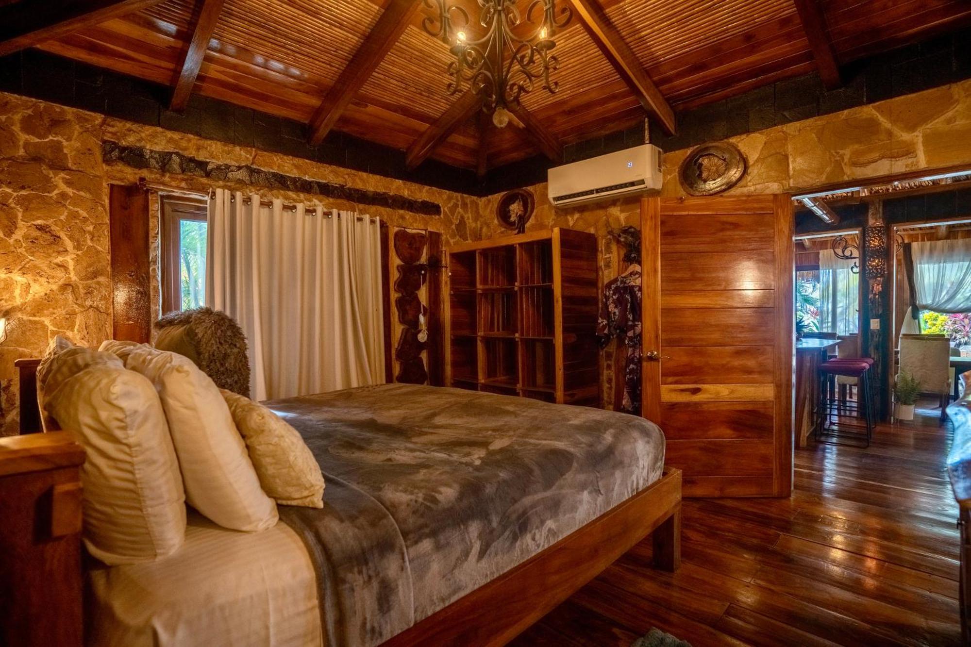 Ocho Artisan Bungalows (Adults Only) 塔马林多 外观 照片