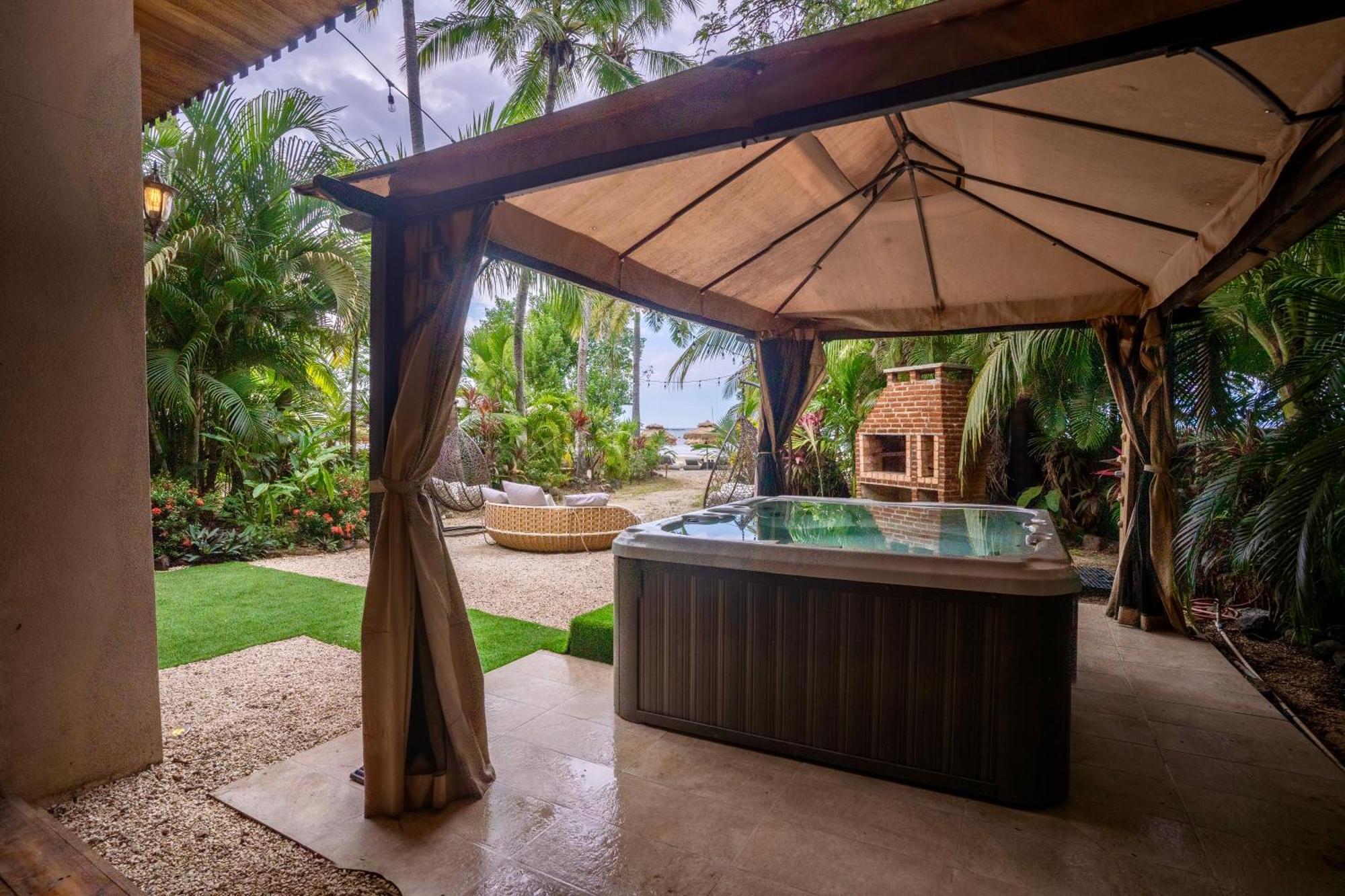 Ocho Artisan Bungalows (Adults Only) 塔马林多 外观 照片
