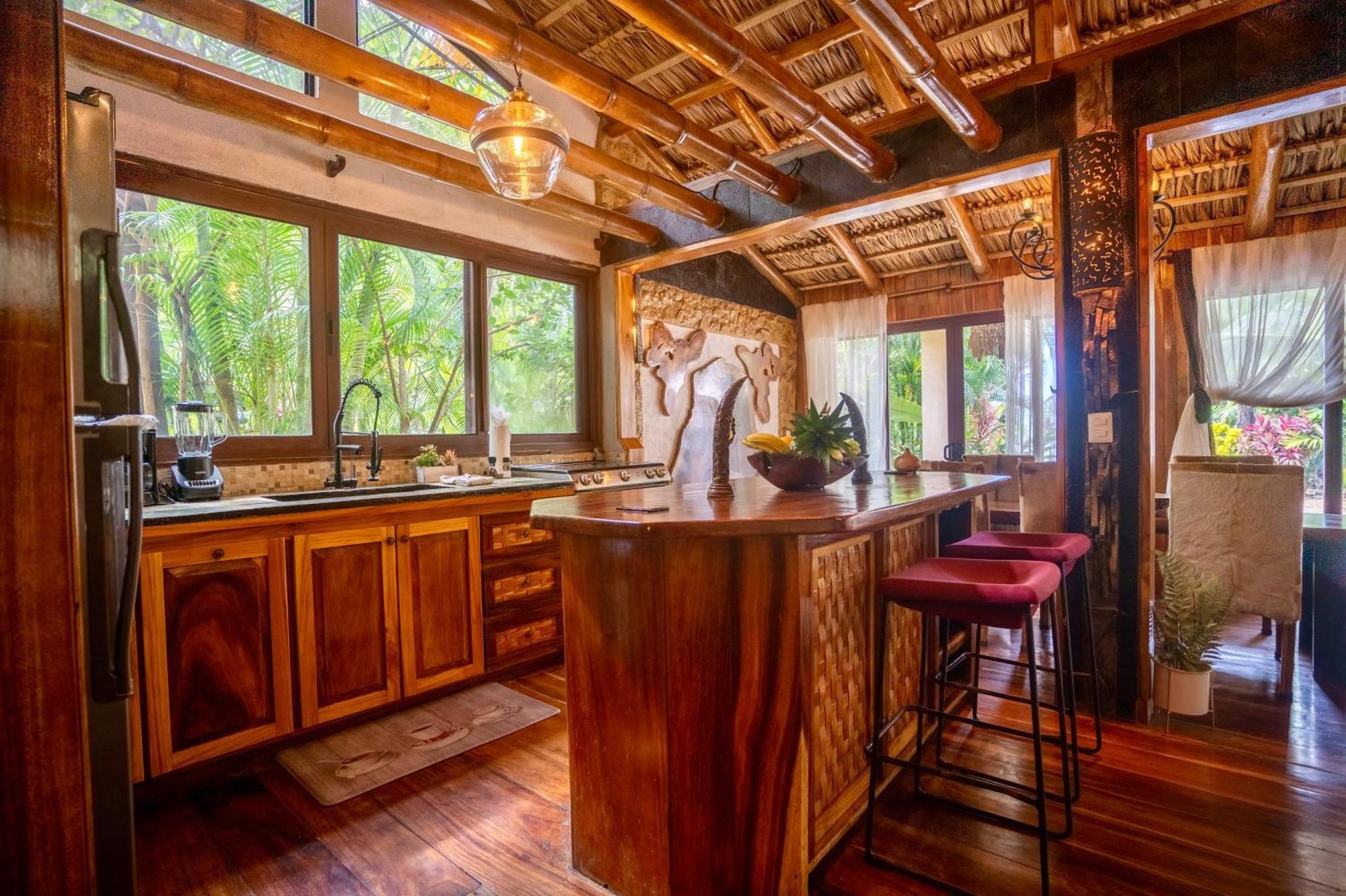 Ocho Artisan Bungalows (Adults Only) 塔马林多 外观 照片
