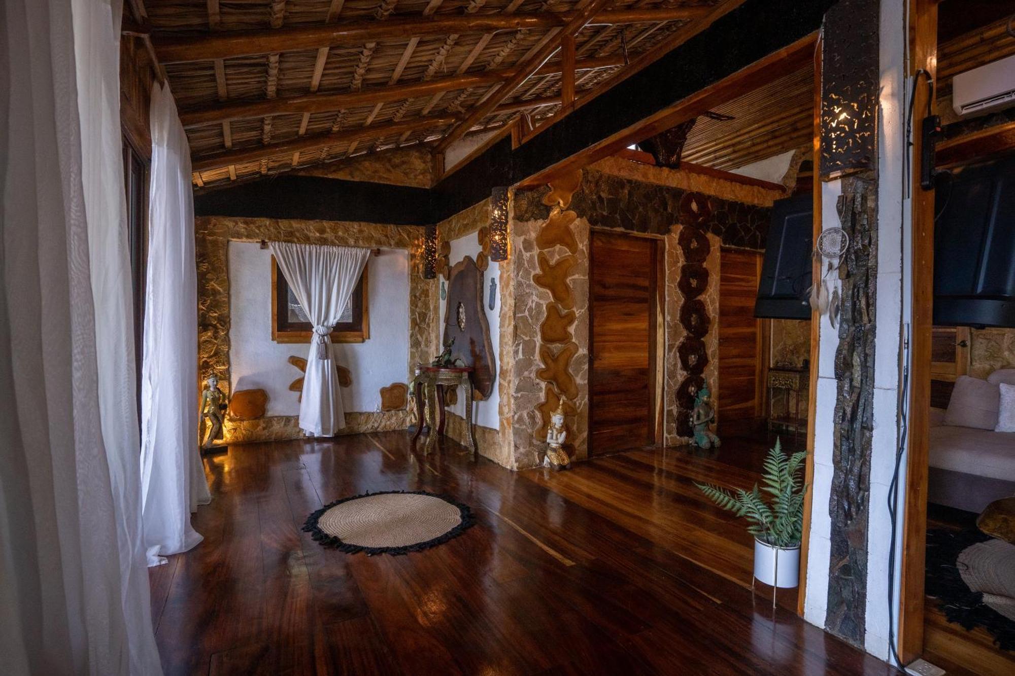 Ocho Artisan Bungalows (Adults Only) 塔马林多 外观 照片