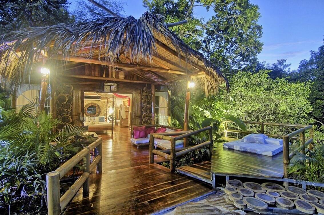Ocho Artisan Bungalows (Adults Only) 塔马林多 外观 照片