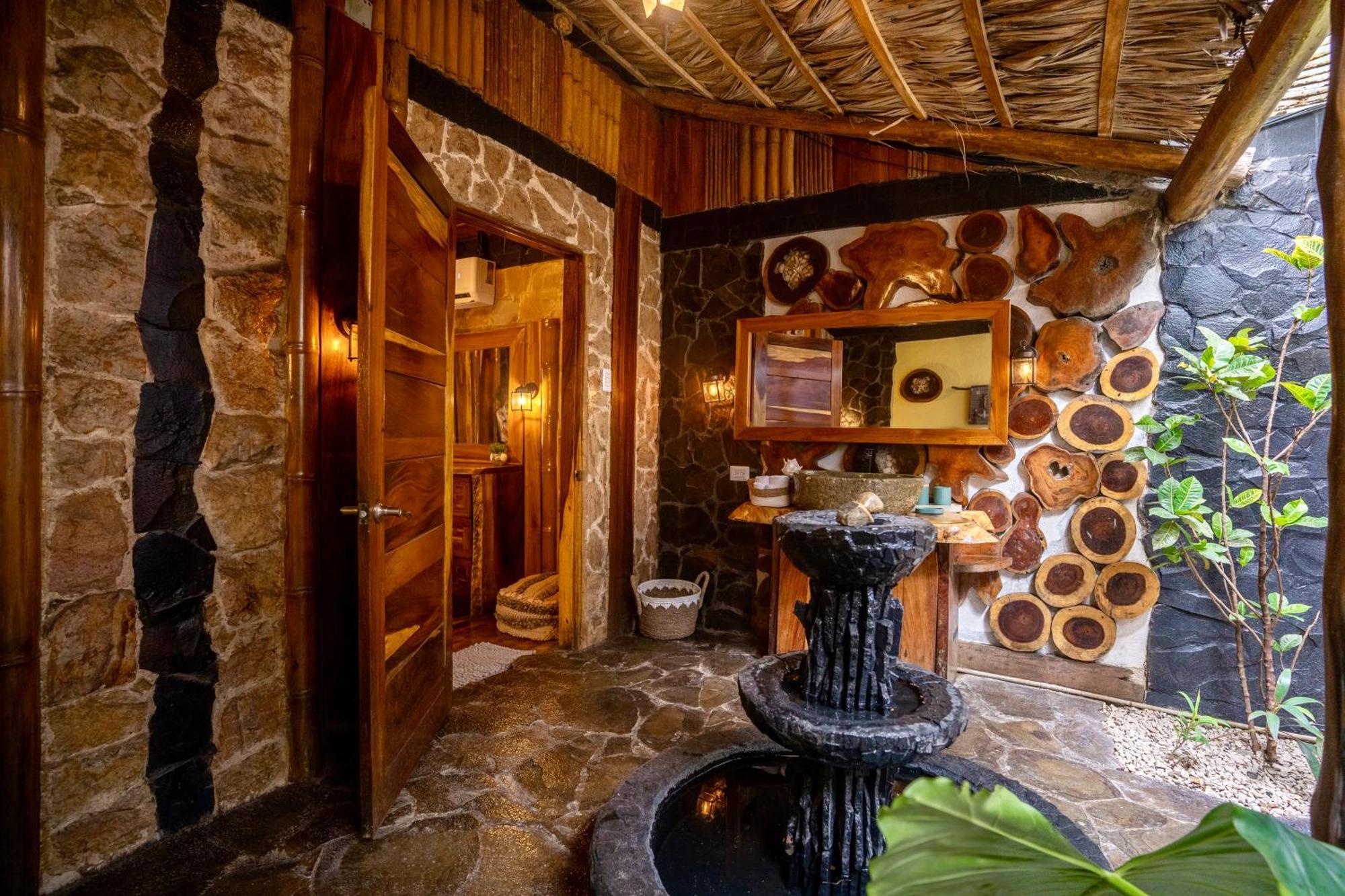 Ocho Artisan Bungalows (Adults Only) 塔马林多 外观 照片