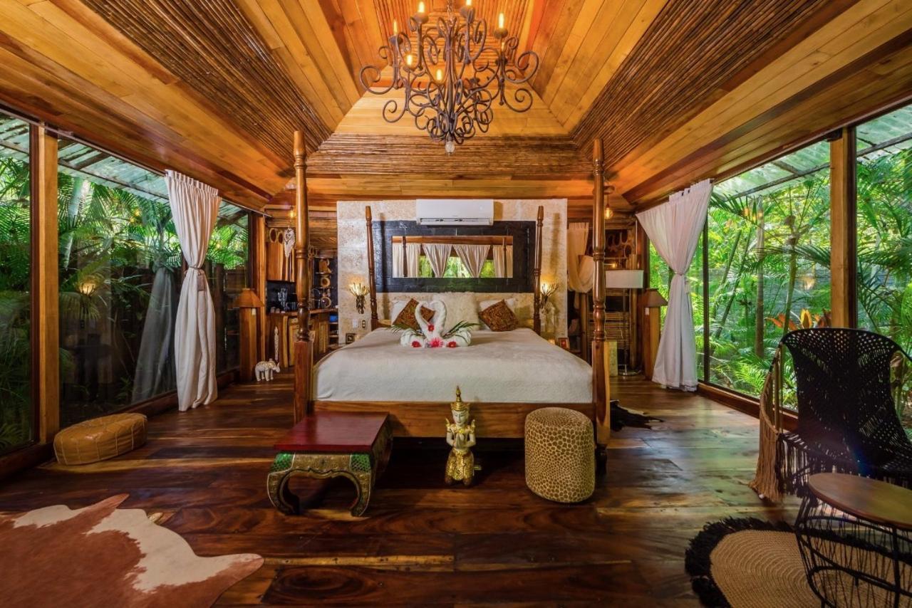 Ocho Artisan Bungalows (Adults Only) 塔马林多 外观 照片