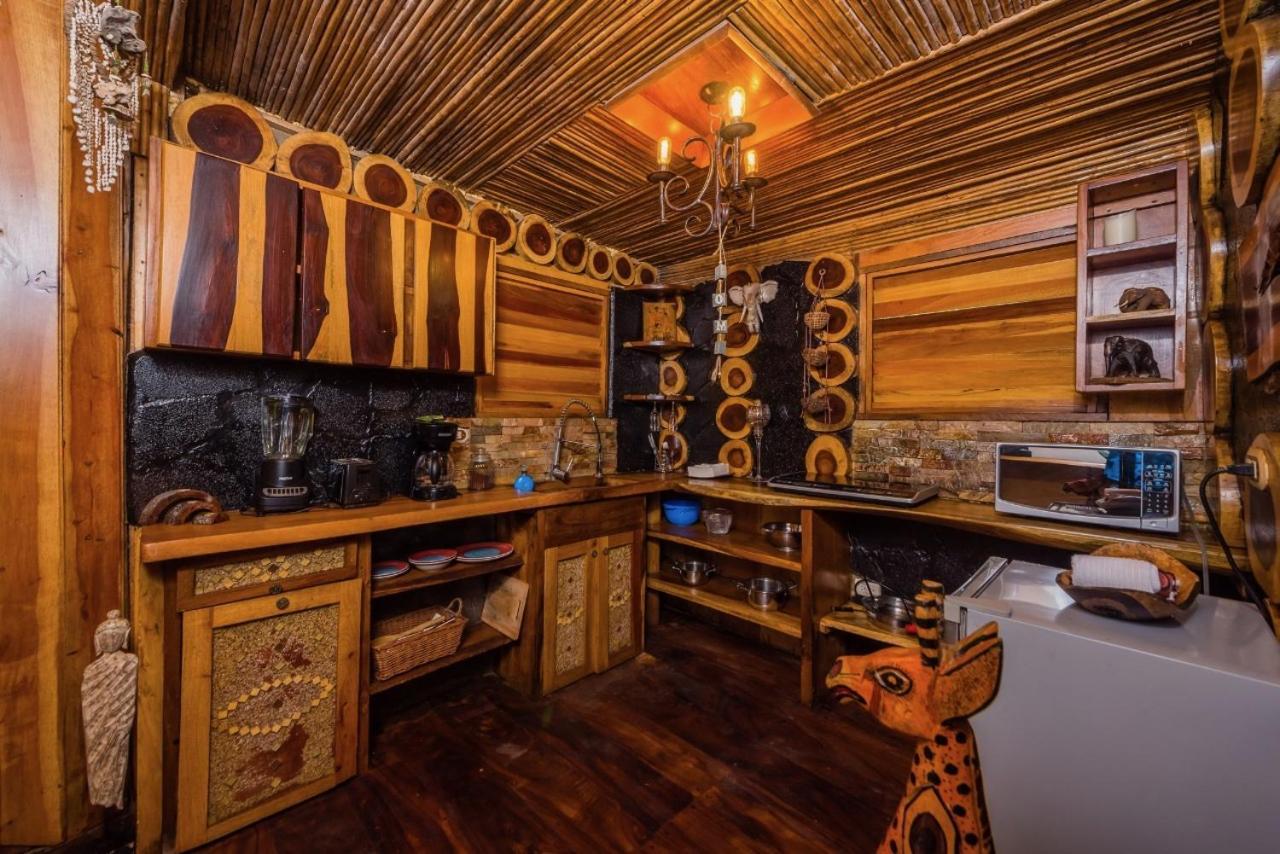 Ocho Artisan Bungalows (Adults Only) 塔马林多 外观 照片
