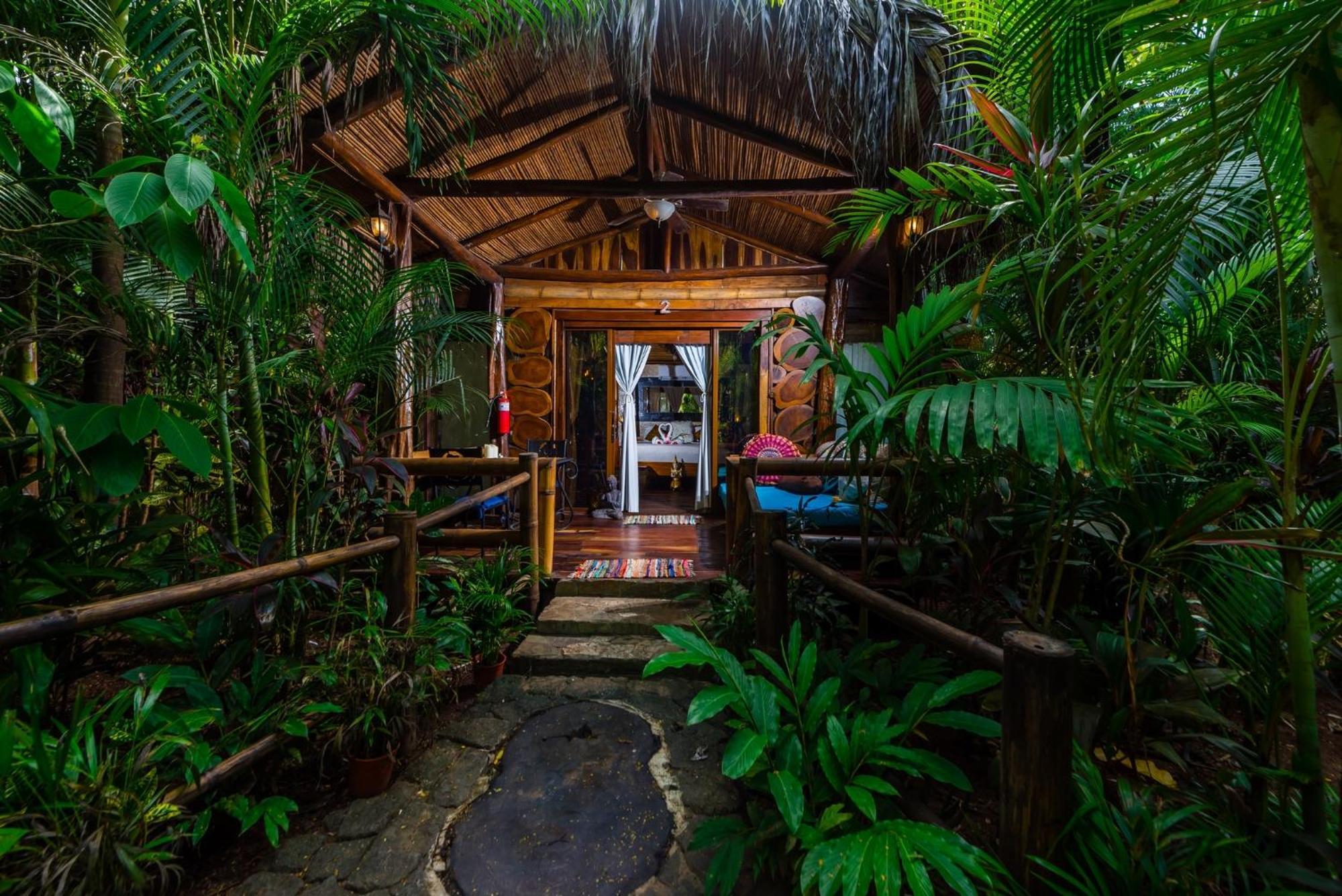 Ocho Artisan Bungalows (Adults Only) 塔马林多 外观 照片
